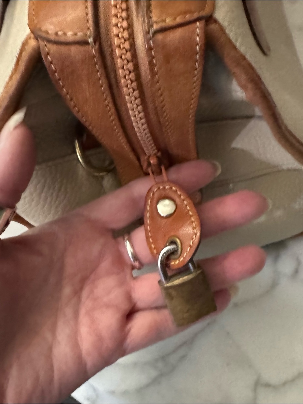 Dooney&Burke 80’s Gladstone All weather Cream& British Tan Leather Trim Lock&Key - Picture 14 of 15